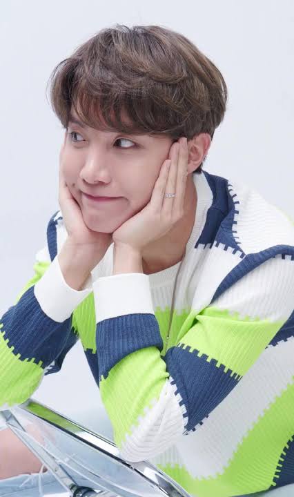 Don't you love it when hobi touches his cheeks and smiles like this?