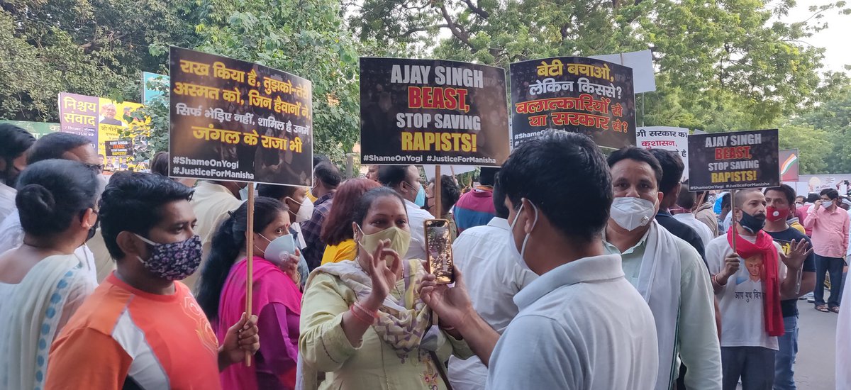 nehadixit123's tweet photo. Numbers continue to swell #DalitLivesMatter  #JantarMantar #HathrasCase https://t.co/PYqvUDAUfQ