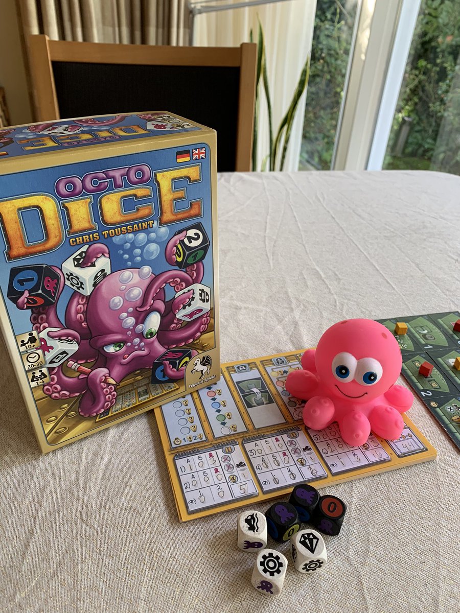 They are really intelligent, did you know?  #octodice  @pegasusspiele