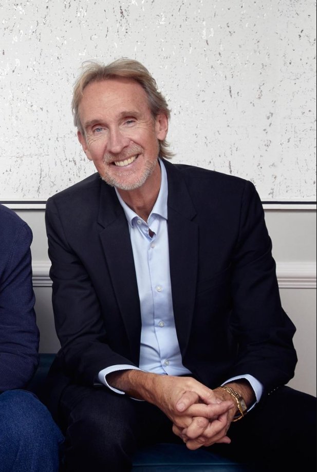 Happy 70th birthday to Genesis/Mike & The Mechanics guitarist Mike Rutherford! 