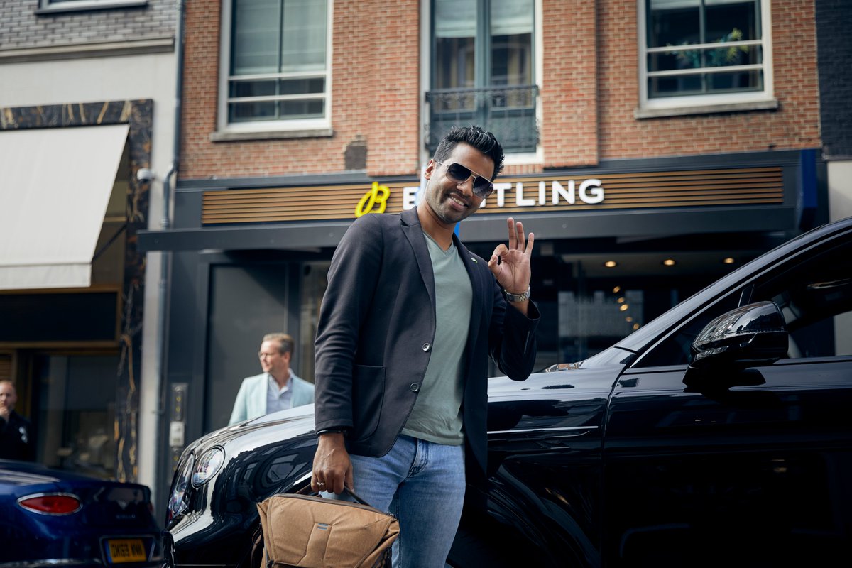 BentleyComms's tweet photo. Last week Bentley Leusden and @Breitling hosted a media event in Amsterdam showcasing the latest products, including the #Bentley #ContinentalGT Convertible and the Breitling Premier B01 Chronograph 42 Bentley.

📸: @JeromeWassenaar

@carvlogger @manify @quotenet https://t.co/vYYXeg2eCj