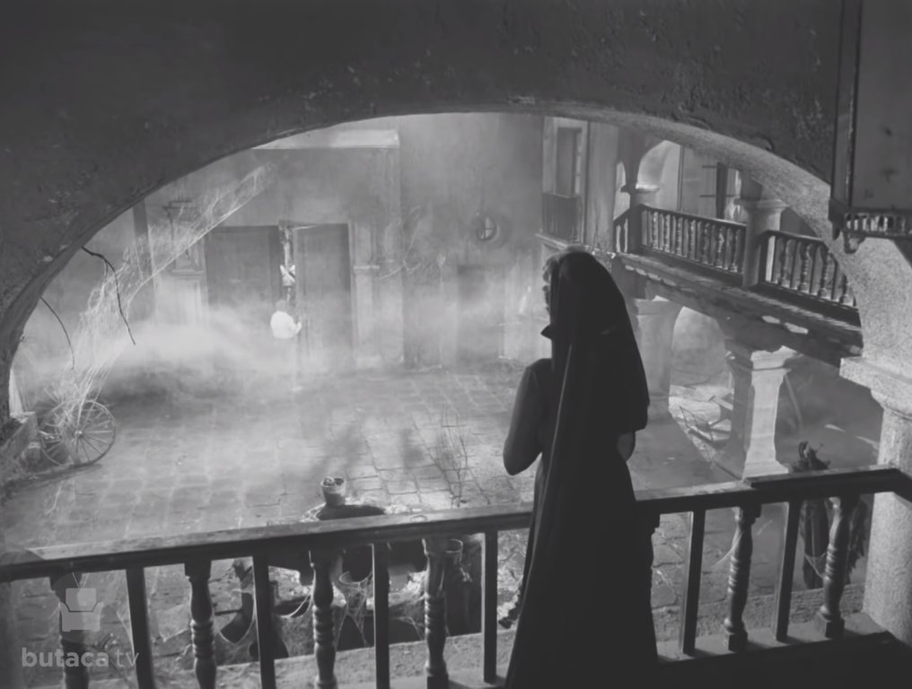 el vampiro (1957) ‘the vampire’ directed by fernando méndez.a mexican girl returns to her hometown to make funeral arrangements for her beloved aunt, who has just died. but soon she begins to suspect that the mysterious next-door neighbour may be involved.