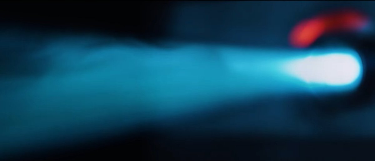 참고로 최초의 영화라 불리는 <열차의 도착>을 찍은 뤼미에르 형제는 영사기인 시네마토그라프를 발명했다. 영사기에서 가장 중요한 것은 "빛...