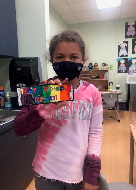 DevelopPDS's tweet photo. Lower School participating in Worldwide Week of Service. Making colorful bookmarks for CMS friends. #PDServes https://t.co/xeLkoD7msT