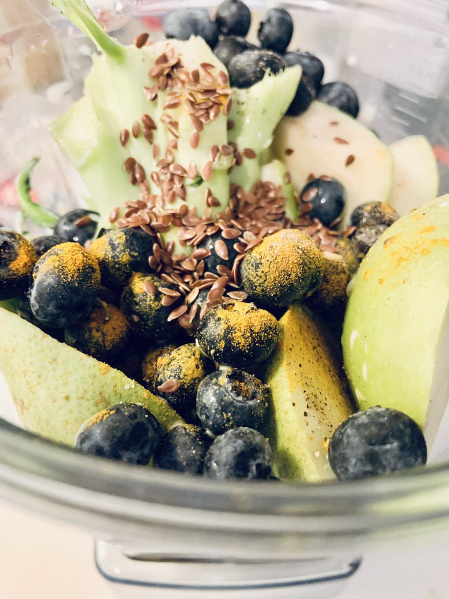 Clean_Pathway's tweet image. My smoothie today with kale, pears,
green apple, broccoli, blueberries, ginger, turmeric, flax seeds and oat milk 💕 #smoothie #yummy #health #healthy #heathychoices #goodfood
