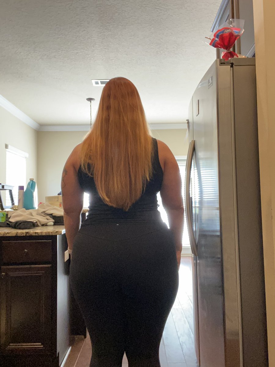 LadySap77170809's tweet photo. I cannot, for the life of me, EVER get my hair straight in the back. 🧐 who wants to come straighten it for me? https://t.co/QXNVoHSlAU