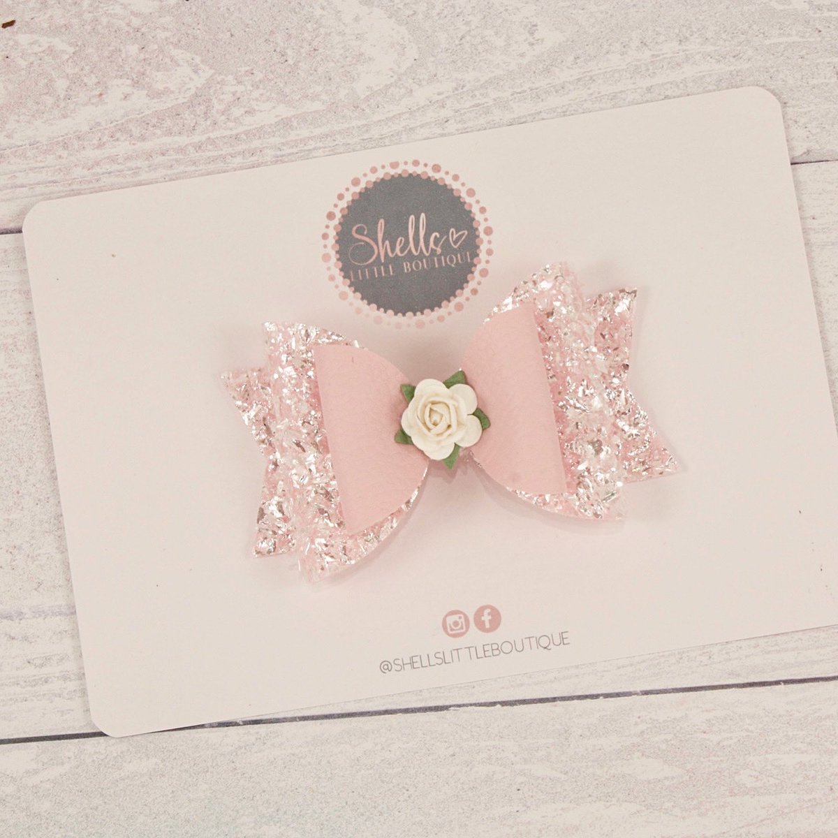 shells_boutique's tweet photo. Baby pink hair bow. How gorgeous is this glitter 😍 Available as a clip or nylon headband

https://t.co/4htZfDFs6T

#hairbow #pinkbow #pinkglitterbow #babypinkbow #glitterbow #hairaccessories #girlsaccessories #hairclip #headband https://t.co/vr4aUZs9HF