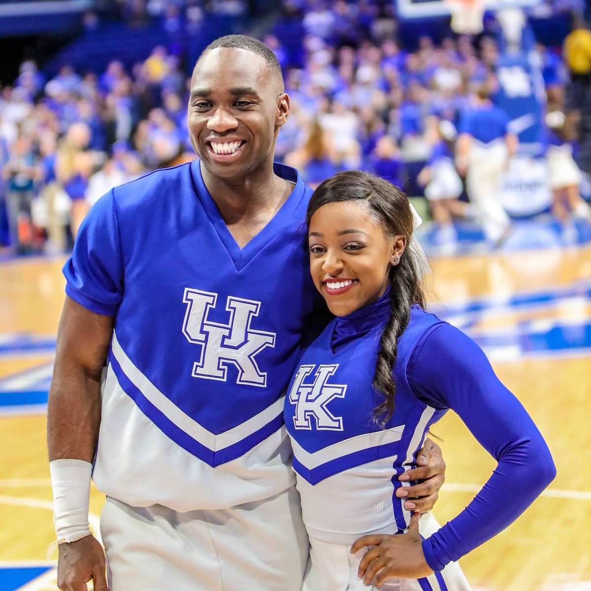 KentuckyCheer's tweet photo. You're never fully dressed without a smile! 😁💙 #WorldSmileDay #WeAreUK https://t.co/1QHCXDrqzr