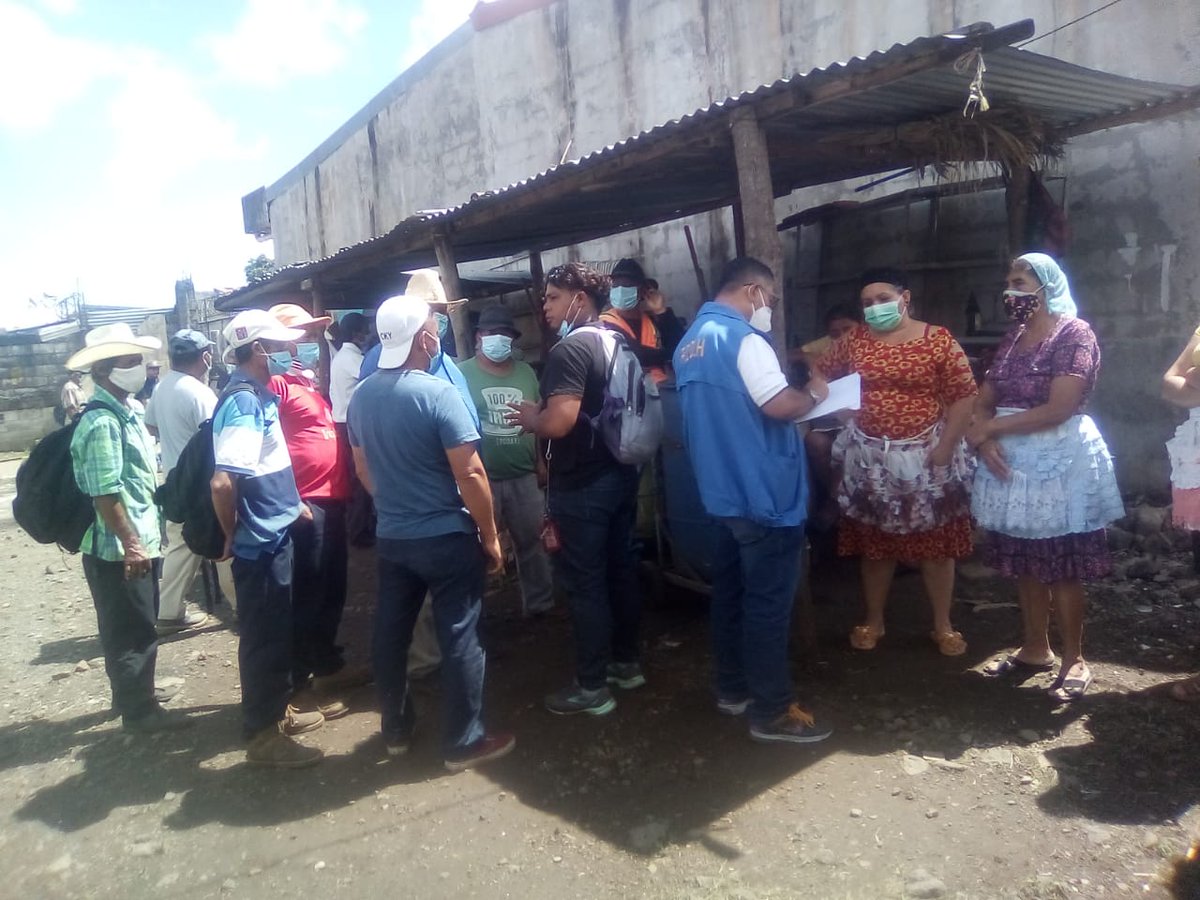 FussSv's tweet photo. Por segundo día consecutivo trabajadores de la #Alcaldia de #SantiagoDeMaria agremiados a #SITRAMSAM @FussSv @CIRACOFICIAL se mantienen en suspencion de labores por falta de pago de salarios de los meses de agosto y septiembre @PDDHElSalvador @FGR_SV @arpassv @DiarioCoLatino https://t.co/9n8nHB3u5S