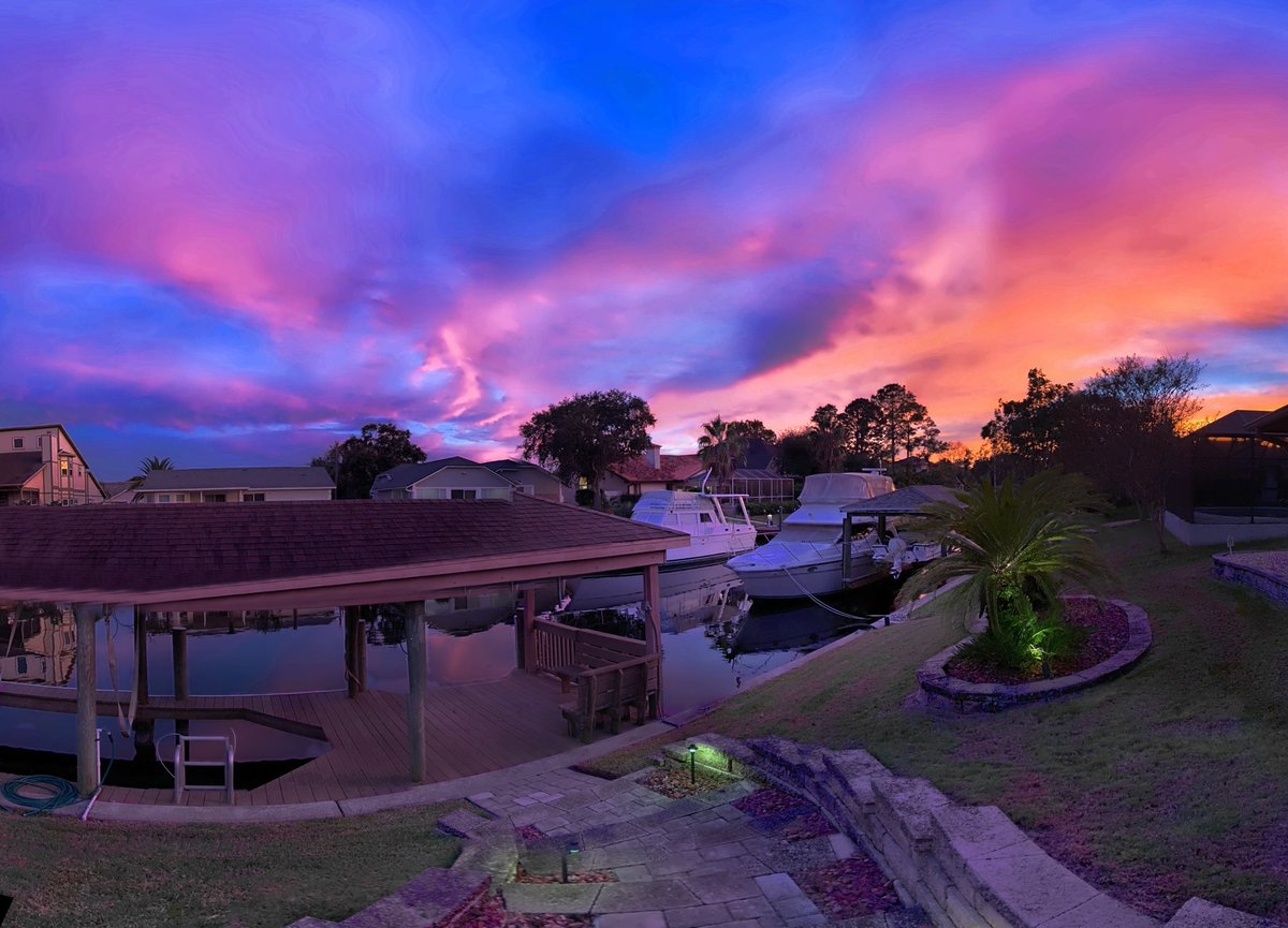 royalld's tweet photo. This is an eight or nine panel panoramic. I lost track of the number of shots I took.  iPhone XS #autostitch https://t.co/eoG7qaxavw