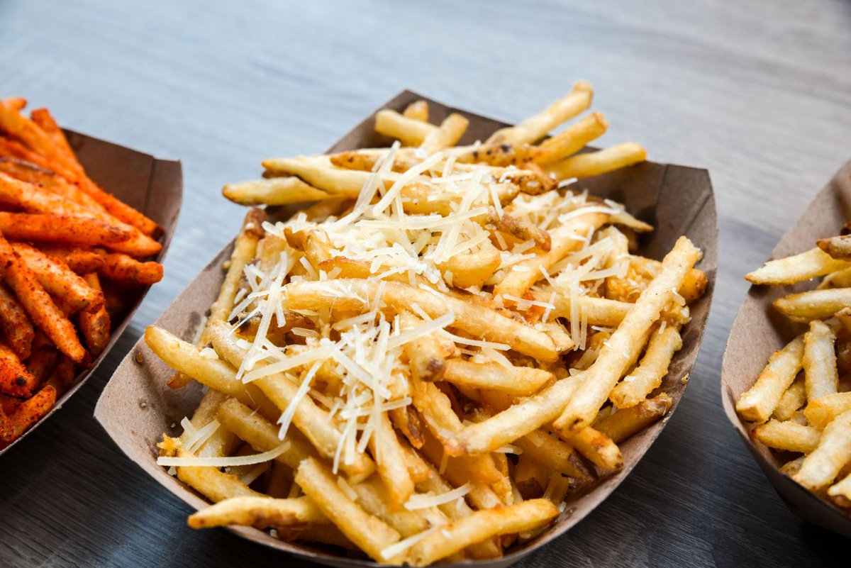 ChickenShackCa's tweet image. That #FridayFeeling is REAL! 
 
📲Click here to Order for Pickup ➡ chickenshackhfd.square.site