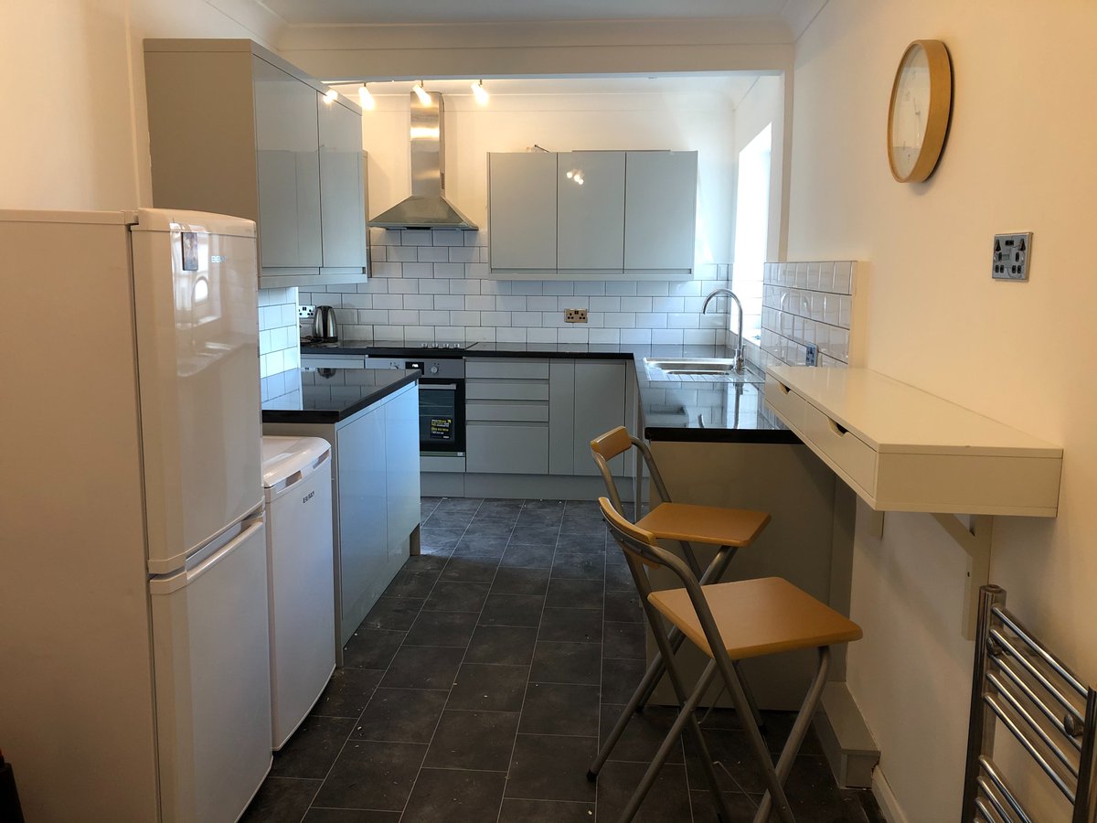 We have a gorgeous double room coming up in Mistletwo. If you or anyone you know is looking for a room, please contact Miles directly on 07736 414 572. #countyrooms #roomtorent #roomforrent #accomodationsurrey