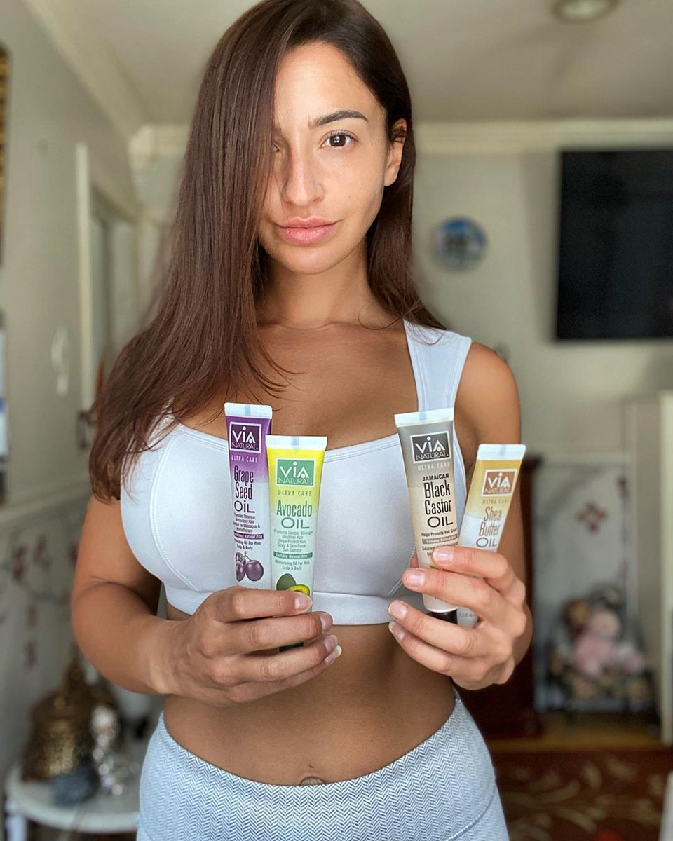 vianatural_'s tweet photo. Looking to get longer, stronger healthy hair? Via Natural tube oils promote just that! ππ₯
Repost: @xandrafittt
.
.
#ViaNatural #SkinCare #BodyOil #TeamNatural #SkinOil #Lotion #GrapeSeedOil #AvocadoOil #BlackCastorOil #SheaButterOil #BCO #Influencer #Repost #Natural #Skincare https://t.co/JMW0lKh6bt