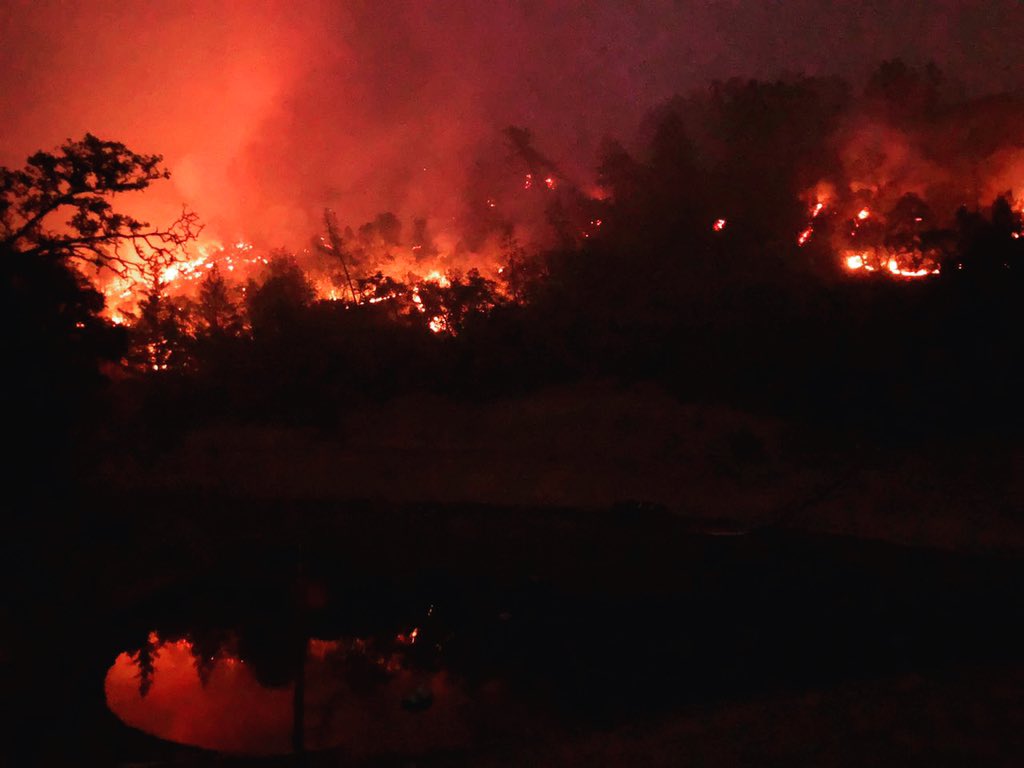 The fires continue to burn above block 12 but we’re glad to have no structure damage to report! Photo from our reservoir last night. #GlassFire