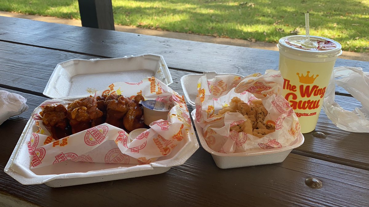 SiSi_Simply's tweet photo. Got a 5 piece whole wing honey gold, with fries and a drink... #WingGuru https://t.co/i1OY52fAjt
