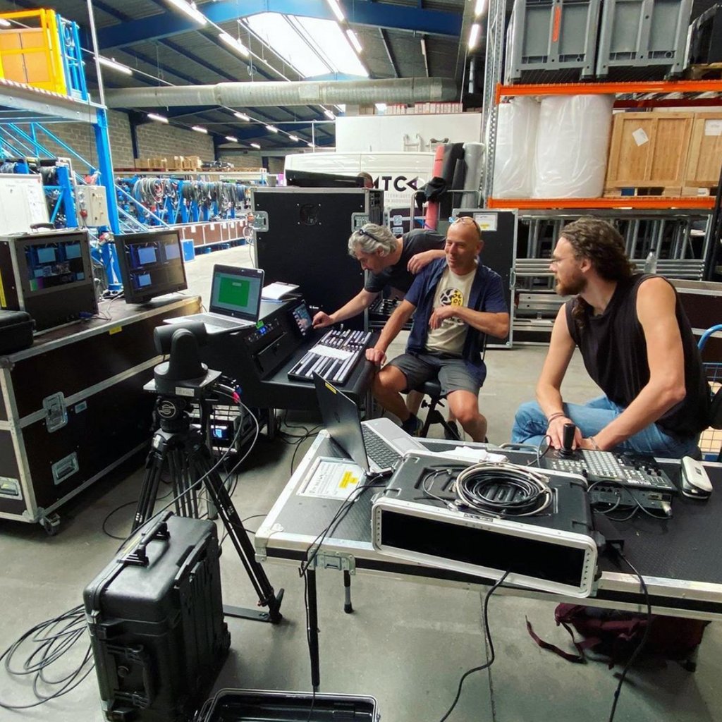 mtcaaudiovisuel's tweet photo. 👁 Nos techniciens qui se forment sur notre nouveau plateau caméra 4K @panasonic_france.
🔥 Sur la jauge du plaisir, on pense qu'ils sont au max.
🔗https://t.co/1WXnpe53vH
.
#mtca #mtcaaudiovisuel #audiovisuel #camera #camera4k #panasonic https://t.co/93CtrcS9u2