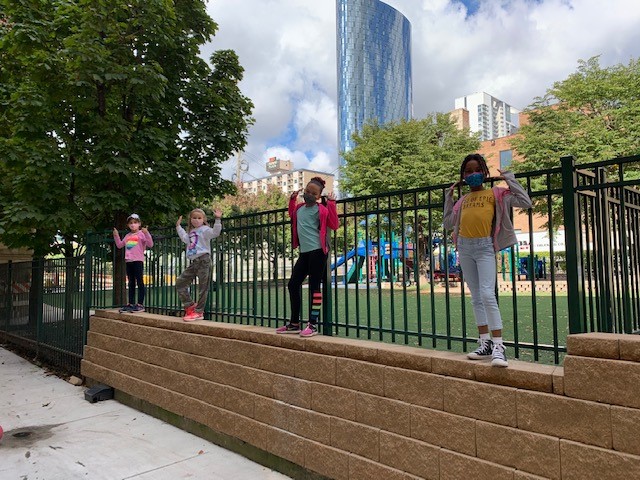 FXWChicago's tweet photo. Enjoying the sunny weather with friends. What could be better?! #FXWExperience https://t.co/ZkYsyYcDWm