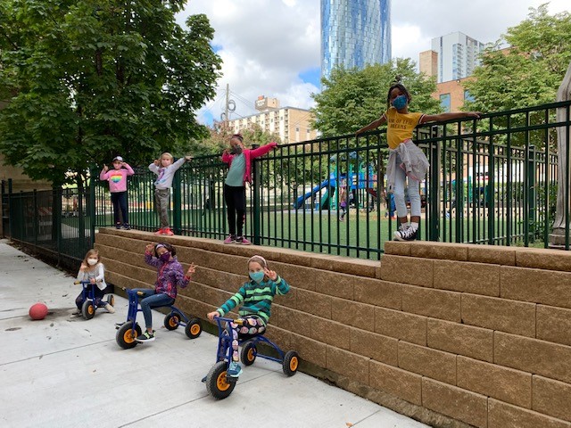 FXWChicago's tweet photo. Enjoying the sunny weather with friends. What could be better?! #FXWExperience https://t.co/ZkYsyYcDWm
