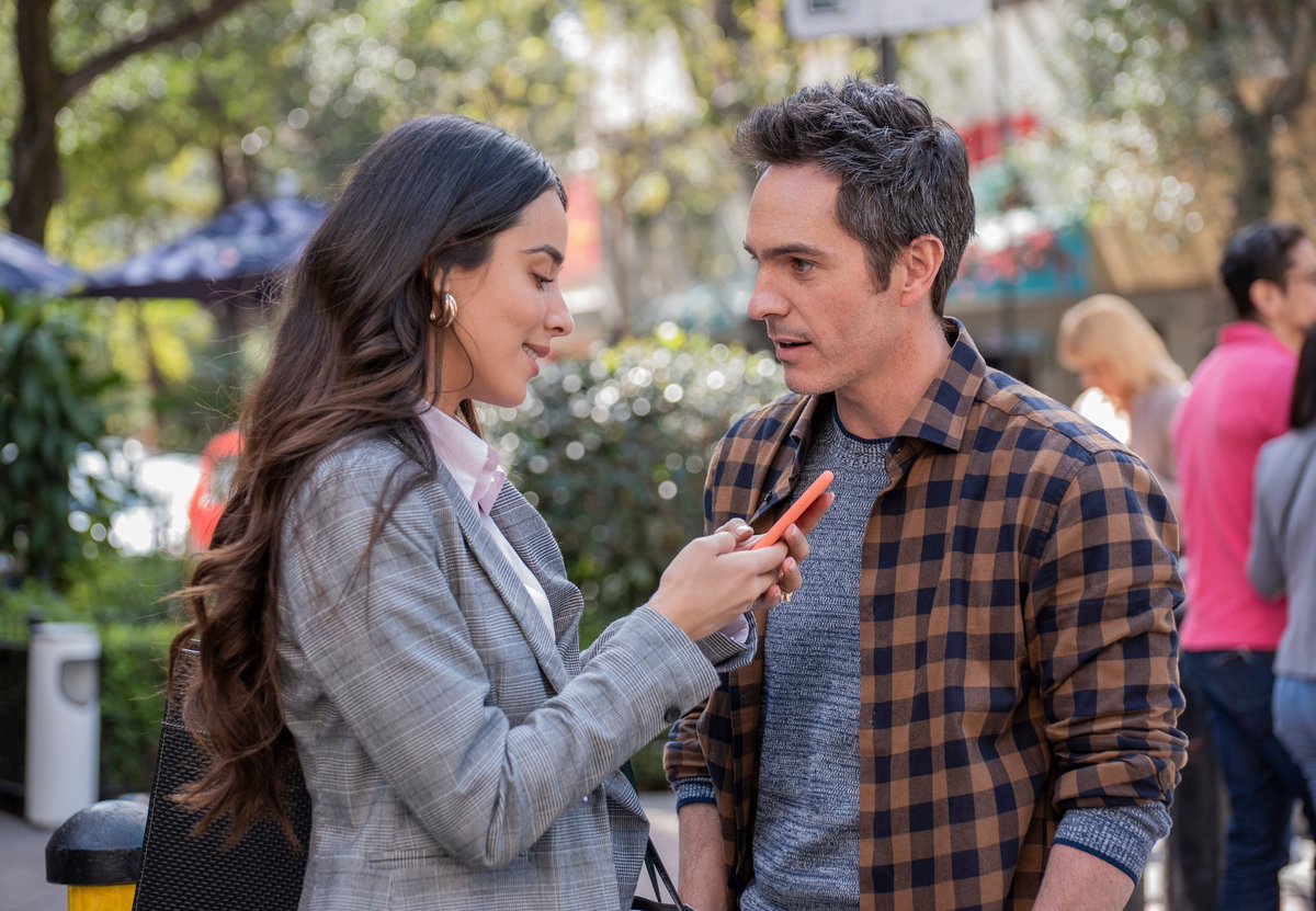 🎬 #AhíTeEncargo es la nueva producción mexicana, protagonizada por Mauricio Ochmann (<a href="/MauOchmann/">Mauricio Ochmann</a>) y Esmeralda Pimentel , una comedia que nos hace reflexionar un poco sobre los clichés de la maternidad, la paternidad y éxito profesional.

¡Ya disponible en Netflix!