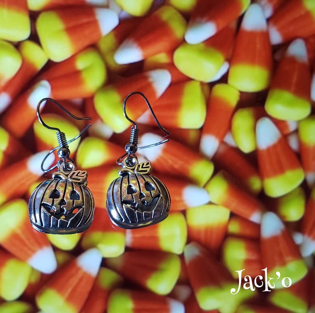 OddiTays's tweet photo. 🧡SPOOKY SZN SALE🧡
💸$2 OFF EARRINGS💸
👻GET SPOOKY👻
.
Hooks or Clips on available for 💚ALL STYLES💚
.
#fall #fallfashiontrends #fallfashion2020 #october #halloween #sale #spooky #cats #pumpkins #psl #cheap #earrings #trending #spooktober #catlover #witchy #witchvibes https://t.co/QVwrdY46h4