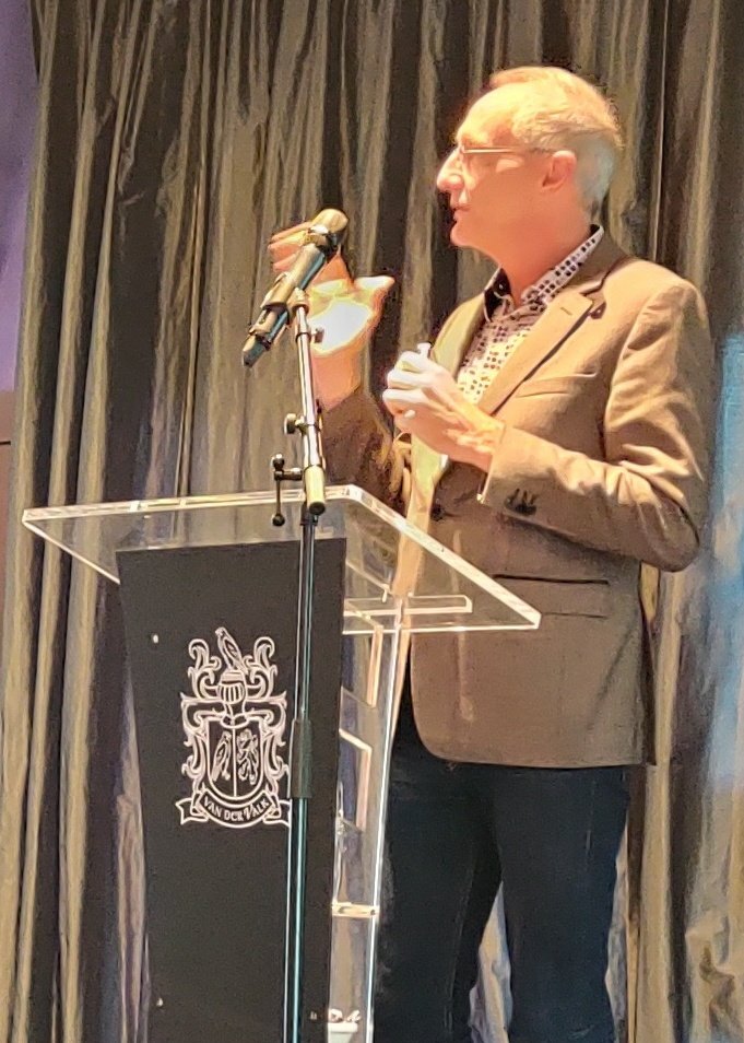 dikvankleef's tweet photo. #Schoolleidersdag @paulthart88 Besturen in een diepe crisis: Verzoen het onmogelijke met elkaar. De echte crisis zit altijd tussen de oren. De echte informatie zit onder de data. Voer het gesprek. De impact van de Coronacrisis op bestuur en leiding in het onderwijs. https://t.co/tFEtYVqEAj