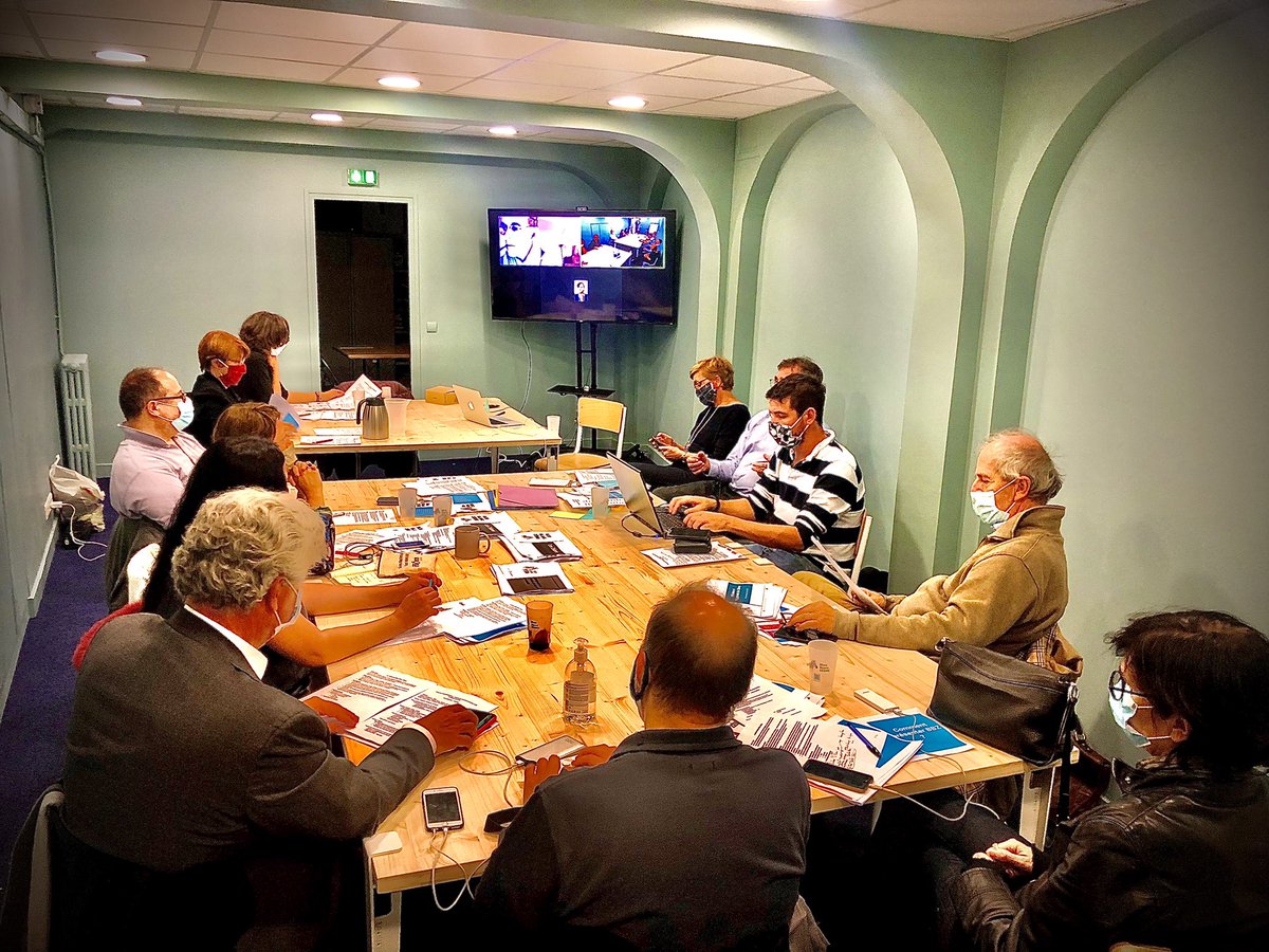 Début du séminaire national des administrateurs de Bleu Blanc Zèbre 🦓 Renforcer notre développement territorial au service des Faizeux!  <a href="/ThierrySibieude/">Thierry Sibieude</a> <a href="/fraveillance/">Fraveillance-Famisolo</a> <a href="/CDardelet/">Chantal Dardelet</a> <a href="/AlexandreJardin/">Alexandre Jardin</a>