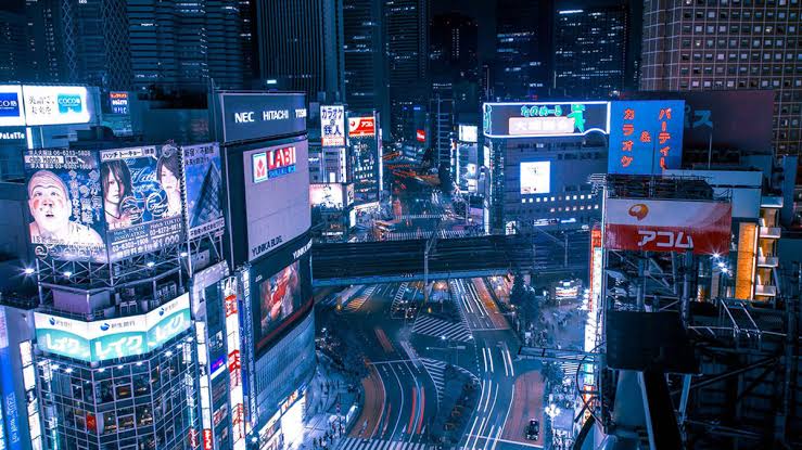 近未来都市 と言われたらどちらを想像する 今の渋谷にはどっちもある 住みたいのは左だけど惹かれるのは右 Togetter