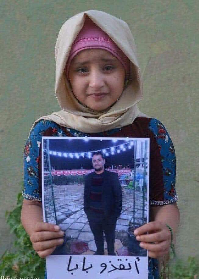 تذكرون هاي الطفله الي الدو،،اع،ش،،خطفو ابوها وناشدت رئيس الوزراء والحكومه بتحرير والدها، ،لمن مااشتشهد، ،،وهسه الدنيا مكلوبه علئ سجاد العراقي 🤦‍♀️. دبابات وطيران وكوبره وجهاز مكافحه الارهاب ياترئ شنو سجاد بالنسبه للحكومه او للكاضمي بشكل خاص معقوله سجاد نزلت بي ايه واحنه ماندري خاف