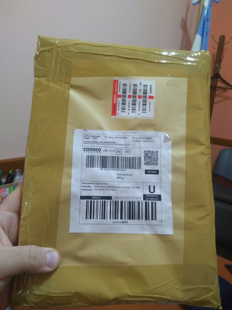 Zequi85's tweet photo. @ML_Ayuda Así me devolvió el paquete correo argentino cuando quise despacharlo... Diciendome que la etiqueta es defectuosa y que por eso no pueden terminar la operación de envío. https://t.co/l6l6jb2uFJ