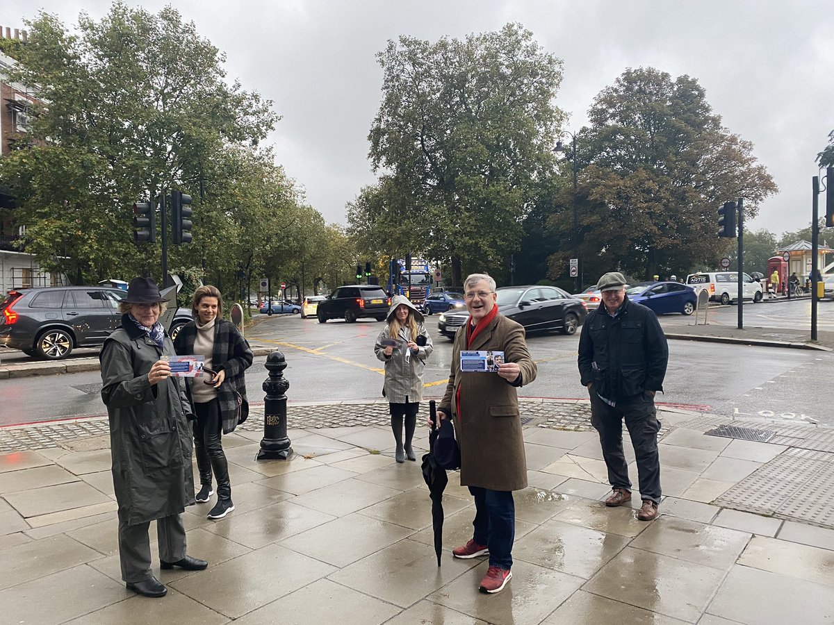 CemKemahli's tweet photo. Good to welcome @Tony_Devenish to @RoyalHWard to show him the traffic chaos and air pollution we have been suffering.

We have asked him to help us #savetheembankment from traffic caused by @SadiqKhan and @LBHF’s scheme.

155mg/m3 of pollution everyday!!

#visioncarbonzero https://t.co/wTzEE8OfSa