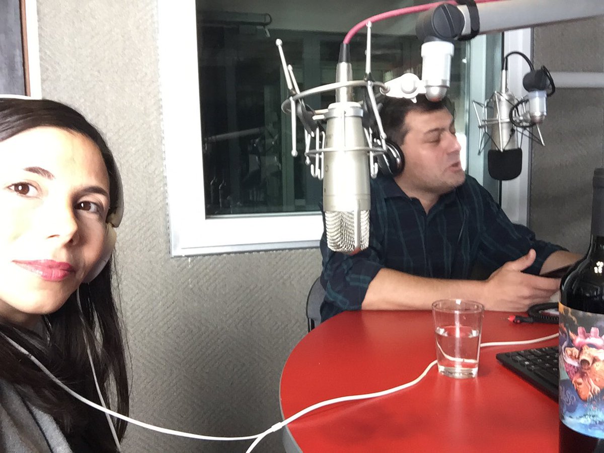 PulsoWine's tweet photo. Gracias por invitarnos al programa @enviored101 , un placer charlar con Uds del proyecto y de nosotras!
@red.101.mza @six.packwines
#pulsowines #radioyvino #altachupabilidad #vinoargentino🍷 https://t.co/4VnGAyliPD
