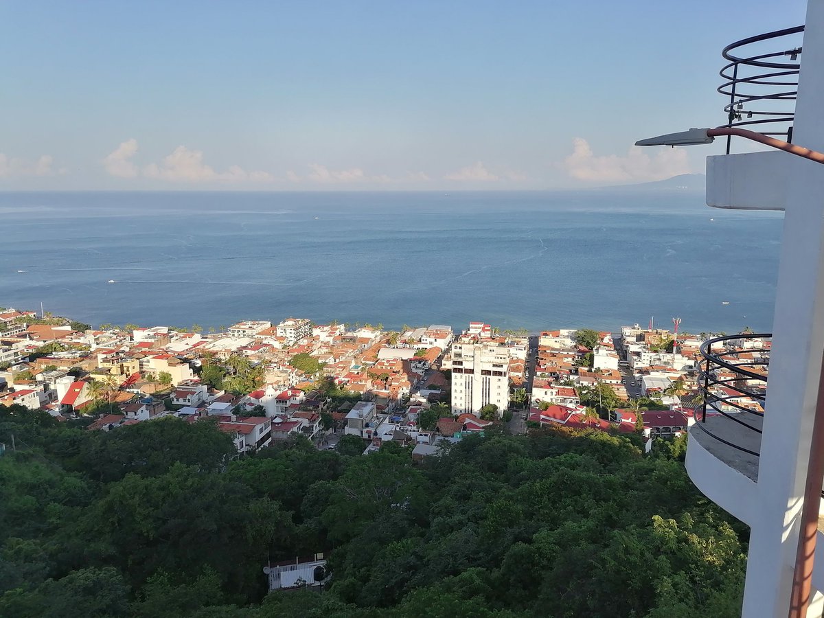 CarolinaGomezA's tweet photo. Vistas de #PuertoVallarta desde el #MiradordelaCruz hermoso #VisitMexico #Jalisco #tourism #places2go #beautifuldestinations #view #city #Pacific https://t.co/1PhnRAEuT7