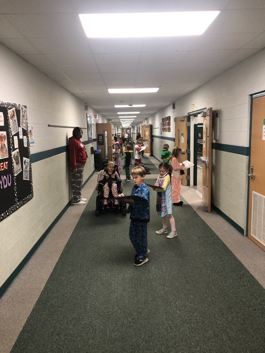 VealeElem's tweet photo. Word watchers looking for words in the hallway!!! https://t.co/UBeJI9QsFa