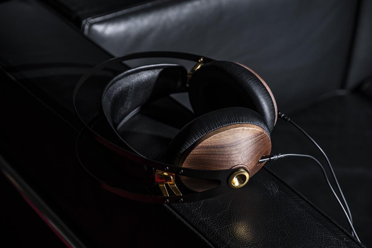 InsiderDn's tweet photo. Meze 99 Classics + amplificador dac Chord Mojo: O simples prazer de ouvir música. https://t.co/MjZd5B4wVl https://t.co/bXNjjboZqt
