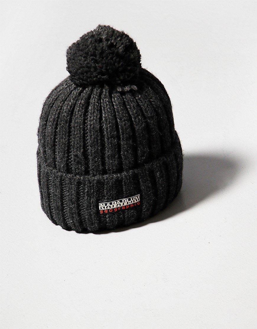 Shop the new Fea bobble hat 