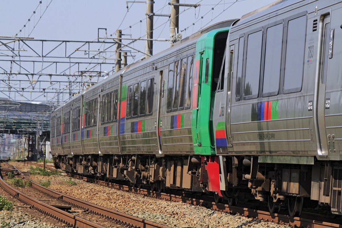 koutaro6627's tweet photo. 【783系変態編成】
2020/10/02(Fri)
鹿児島本線 太宰府信号場
783系CM31編成+CM35編成
(みどり13号)
#783系
#CM31
#CM35
#鹿児島本線 https://t.co/j3D7puF4ZL