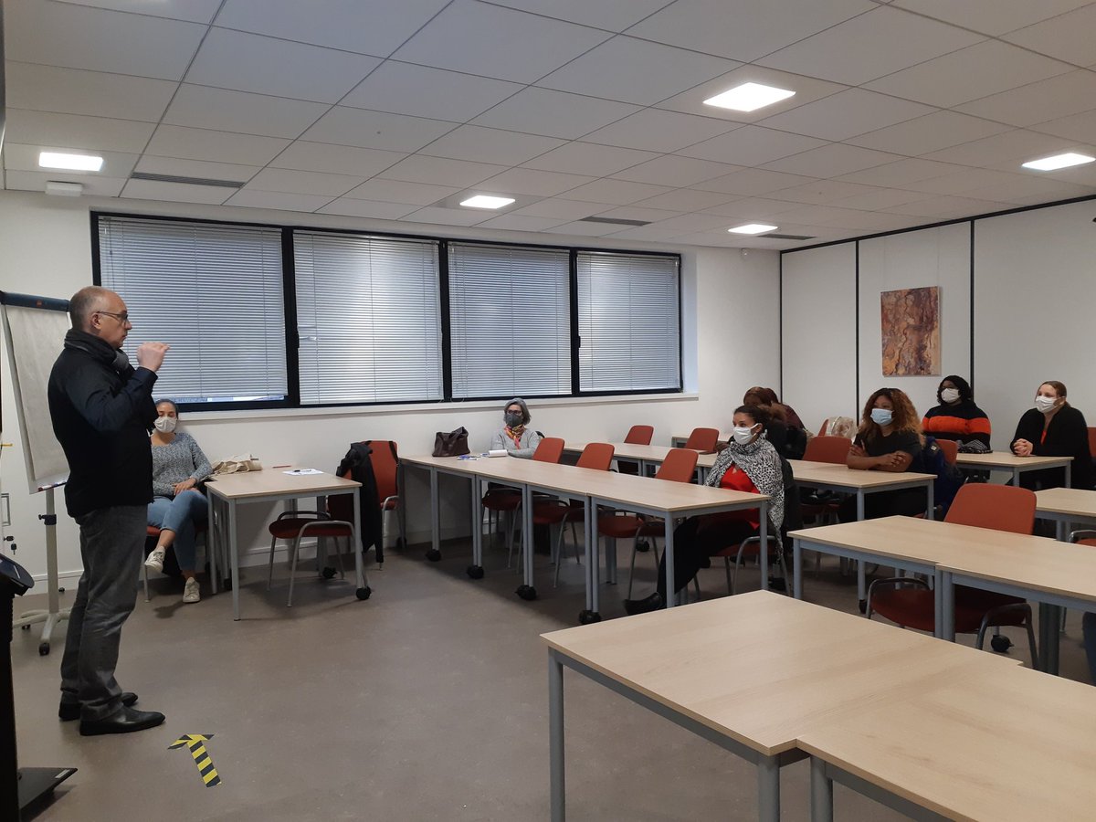 paquereau_t's tweet photo. Participation de @FormaposteIDF avec @FondationFACE et l'action Confiantes Ensemble afin se favoriser l'emploi des femmes victimes de violences.
Présentation des #formations en #alternance avec @GroupeLaPoste en contrat d'apprentissage et de professionnalisation. https://t.co/LpZfLaajQO