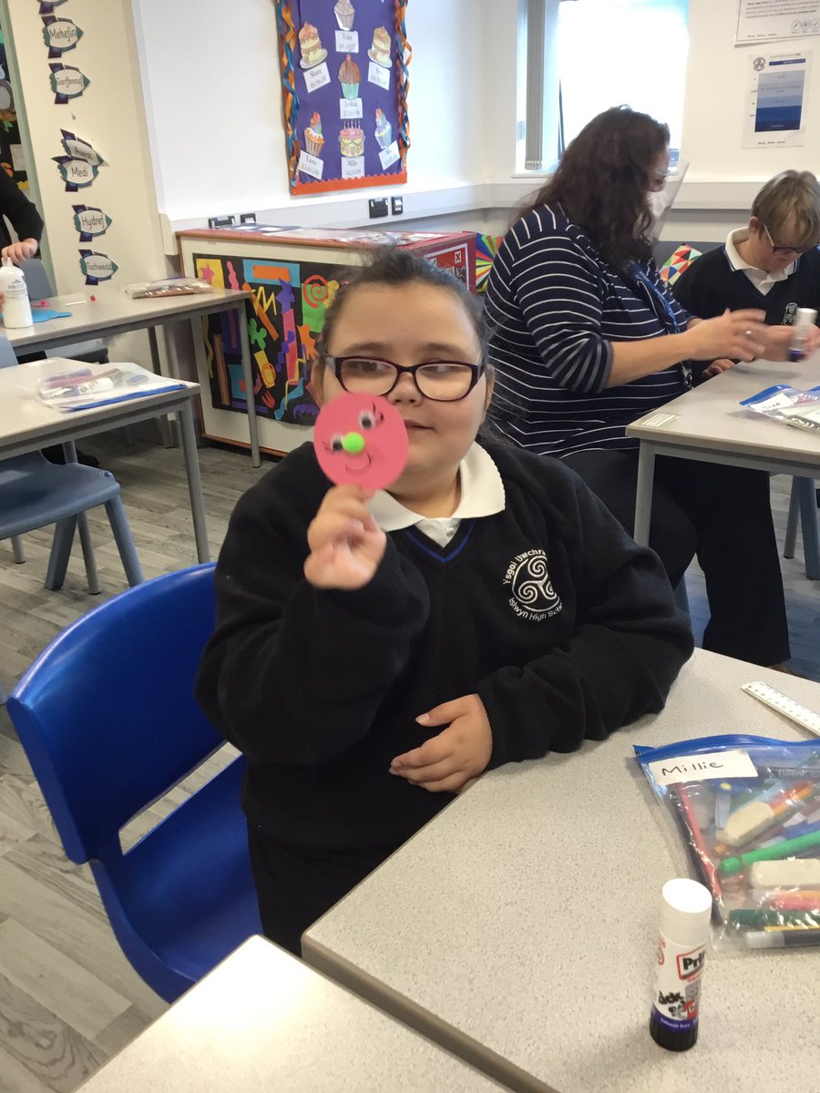 islwynsrb's tweet photo. Cynon have been exploring growing this week and found that not all plants need soil to grow. We are growing our cress using plastic cups and cotton wool. We also decorated the cups hoping the cress would grow quicker... #growingtolearn https://t.co/weBZ0VQ30Q