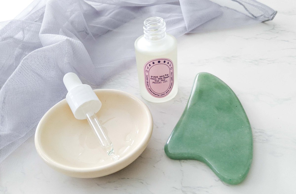 pleinvanity's tweet photo. Gua Sha Has Met It's Match: Pink Moon Over the Moon Gua Sha Facial Oil Lunar Drops: https://t.co/dQ9vPFNO3M https://t.co/gpgdjcGkPc