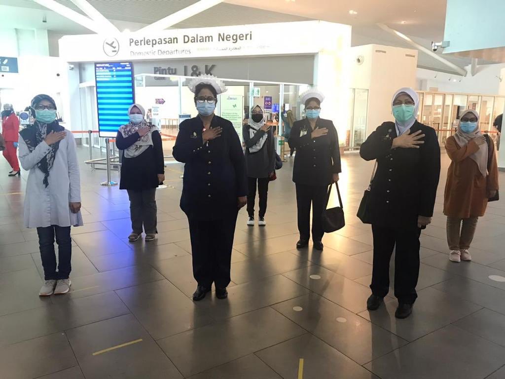DGHisham's tweet photo. Seramai 11 orang Jururawat KKM telah dihantar ke Hosp Tawau &amp; Hosp Semporna pd pagi tadi. Mereka adalah kelompok pertama pasukan jururawat yg dihantar dr Semenanjung secara berfasa bagi membantu pasukan perubatan di hospital2 yg terkesan akibat peningkatan kes COVID-19 di Sabah. https://t.co/F3ambNQFuZ