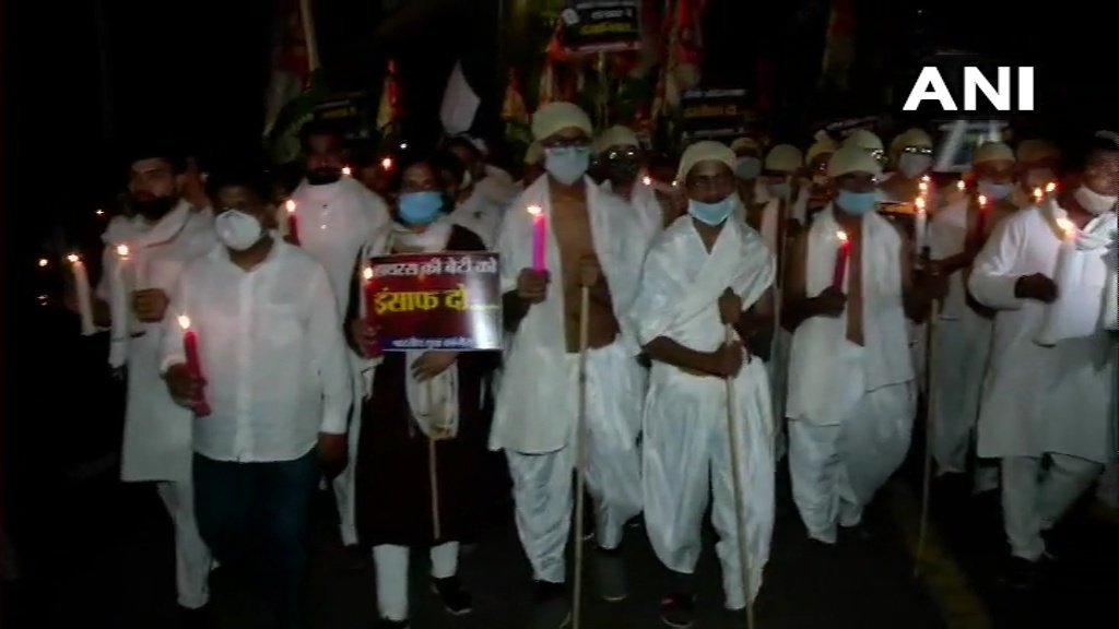 ndtv's tweet photo. New Delhi | Youth Congress members dressed as Mahatma Gandhi, organise a demonstration at #JantarMantar Road to protest against #Hathras gang rape

(Photos: ANI) https://t.co/8a9AQBvEU2
