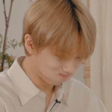 park jisung and his cheeks: a very soft and cute thread ˶>__<˶