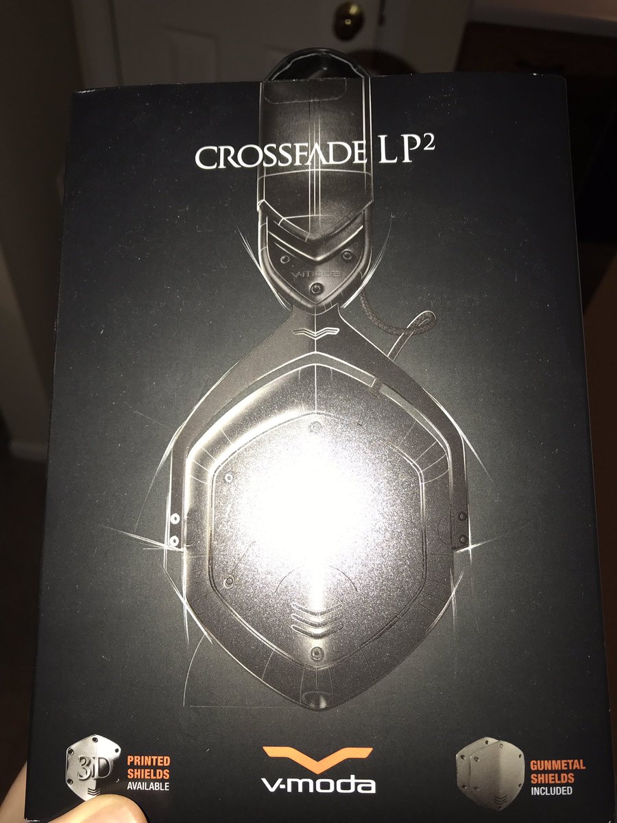Djjedda's tweet photo. Best headphones I’ve ever used on and off set #Roland #vmoda #headphones https://t.co/WRSArSsGtP