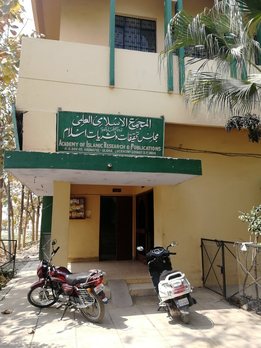 4/9 Essential for Maududi’s influence were Arabic translation. In 1951, his organization (Jamaat-e-Islami) established a special office. Quickly his works got published in  #Egypt,  #Syria, &  #Iraq. The  #Lucknow-based Nadwatul Ulama (Assembly of Scholars) facilitated contacts, too.