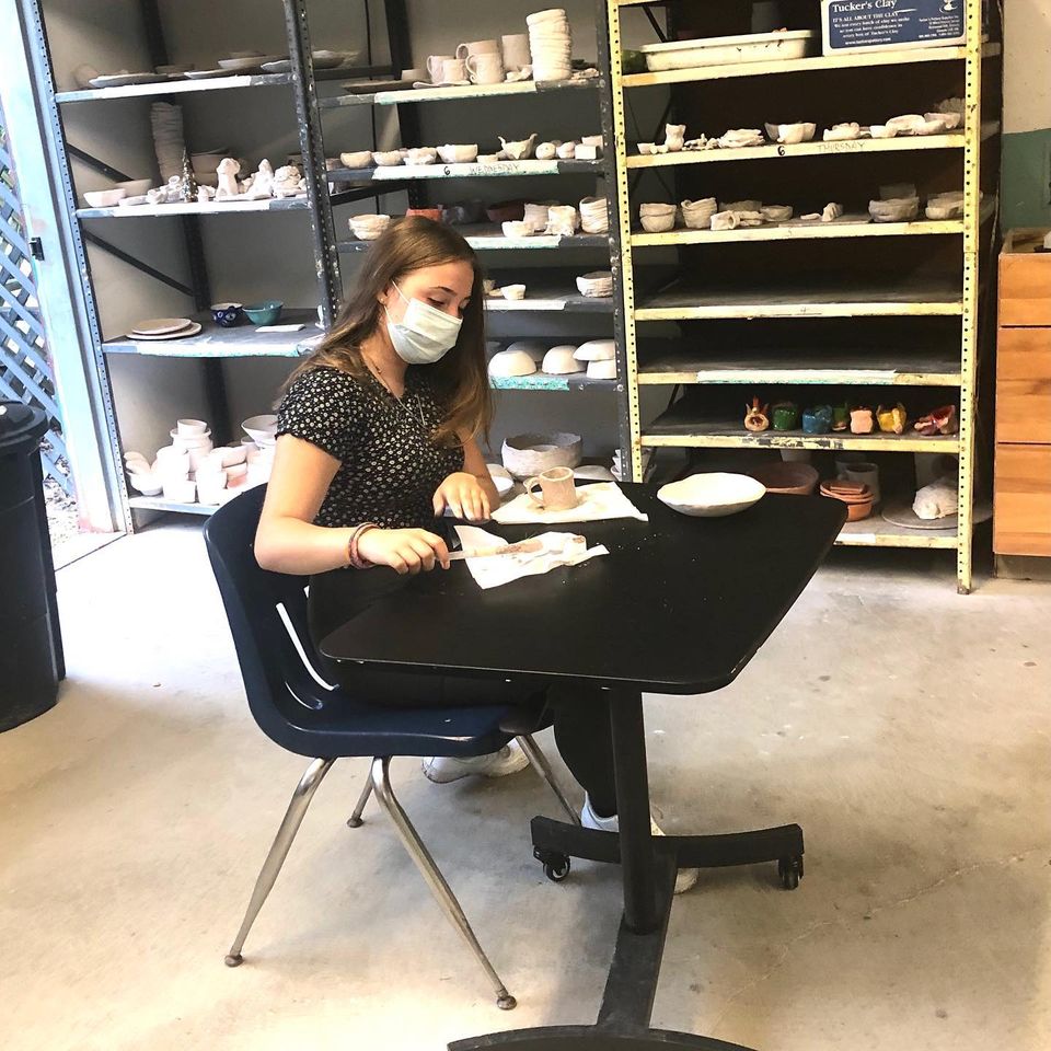 woodstockday's tweet photo. Nothing stops the creative spirit at WDS. Our #ceramics program is in full swing, accommodating physical distance and a hybrid model to allow students who've opted for remote learning this fall. #independentschool #artseducation #createwithclay #pottery https://t.co/Cl2i9K9a4W