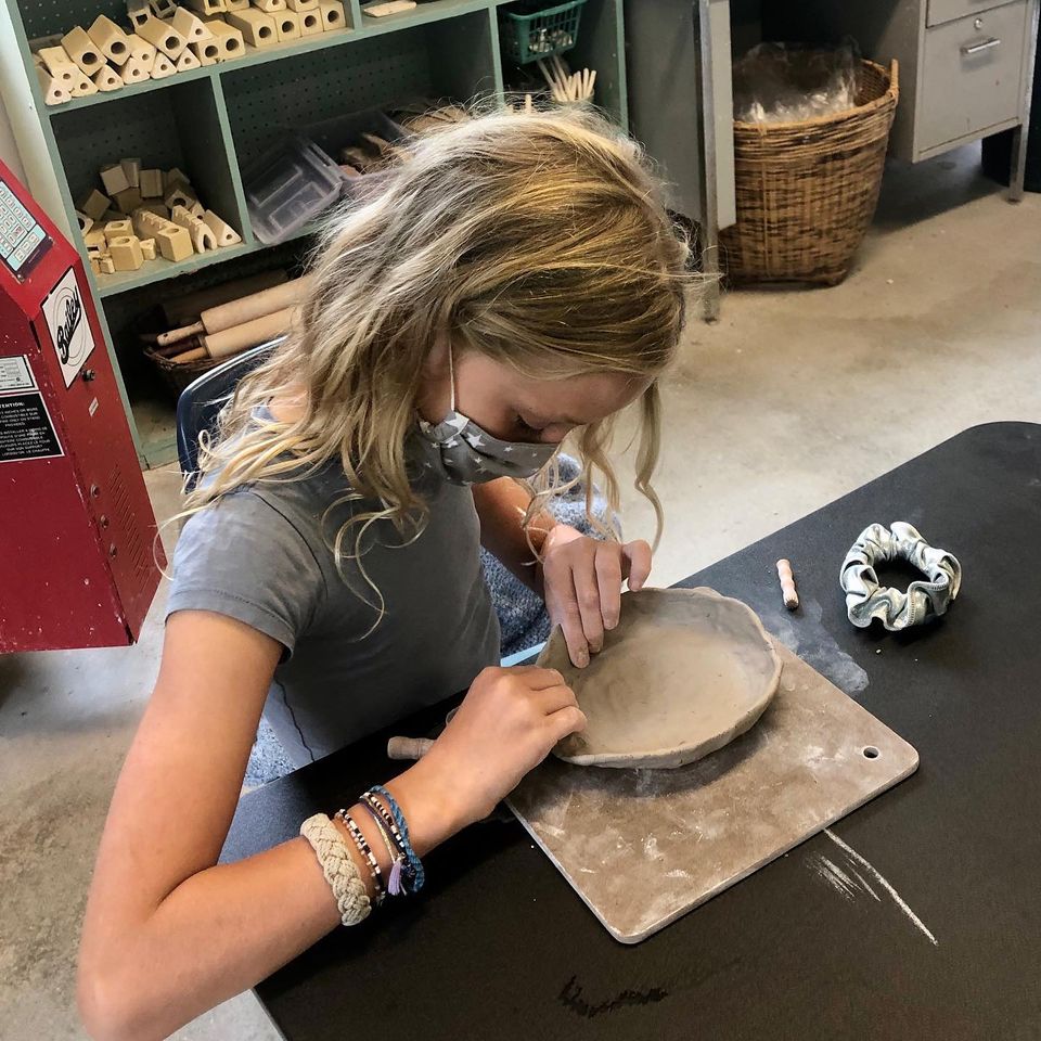 woodstockday's tweet photo. Nothing stops the creative spirit at WDS. Our #ceramics program is in full swing, accommodating physical distance and a hybrid model to allow students who've opted for remote learning this fall. #independentschool #artseducation #createwithclay #pottery https://t.co/Cl2i9K9a4W