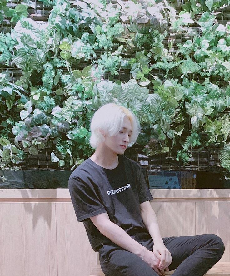 it's come to my attention that people think my baby is u*ly bc you can't see his face, so here's a thread of junji being the cutest most beautiful person ever.