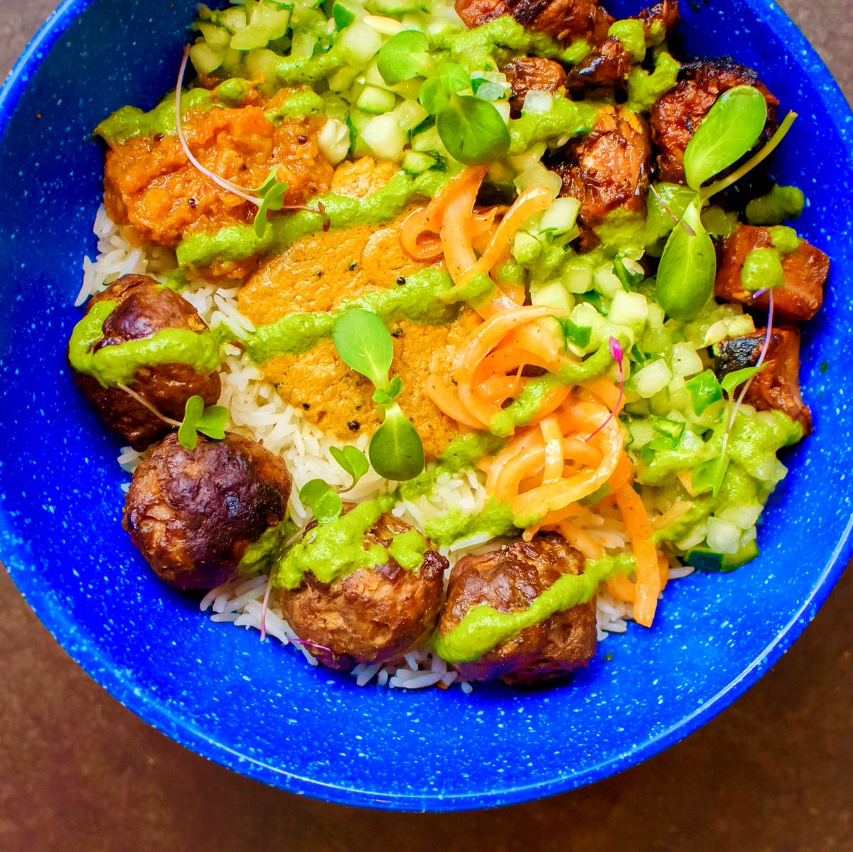 rasa's tweet photo. We got you. #seeyoufordinner ๐
OPEN SESAME
โก๏ธ Lamb Kebab
โก๏ธ Peanut Sesame Sauce
โก๏ธ Basmati Rice
โก๏ธ Charred Eggplant
โก๏ธ Pickled Onions
โก๏ธ Mint Cilantro Chutney https://t.co/DNTYCS7vae
