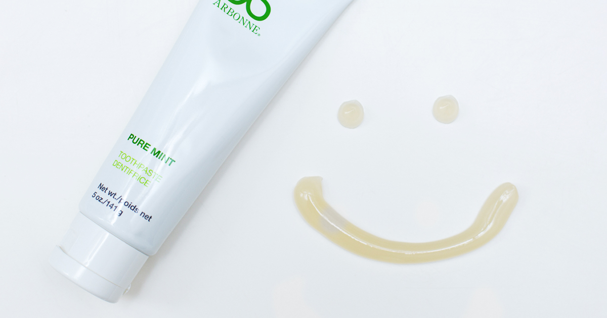 ArbonneCanada's tweet image. You’ve got so many reasons to smile! 😁 Brushing daily with this fluoride-free toothpaste helps cleanse, brighten and prevent plaque and tartar build-up on teeth for close-up confidence.
#WorldSmileDay #PureMint #FlourideFreeToothpaste
bit.ly/2GmUhn3
