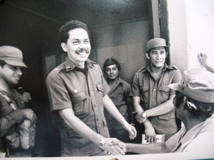 UVAraceliPerez's tweet photo. 🗣️ Comandante Carlos Núñez Téllez!

✊PRESENTE!!!
✊PRESENTE!!!
✊PRESENTE!!!

#PLOMO19 #PatriaLibrePuroCorazon #RedFSLN https://t.co/Qi8Gwy2g5r